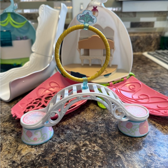 Set of Schleich Fairy Accessories, Slide and Lion training playset - Picture 6 of 8